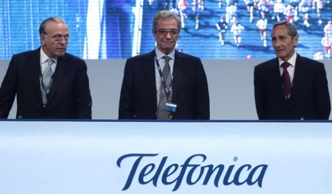 El presidente de Telefnica, Csar Alierta, en el centro. | Javier Barbancho