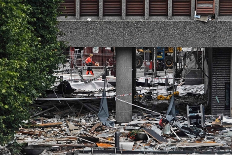 Daos en el distrito gubernamental de Oslo tras el primer atentado de Breivik . | Reuters