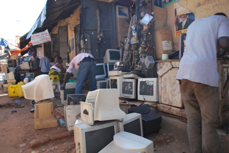 Tienda de ordenadores de segunda mano en Kampala.| Kabalanga Mohamed