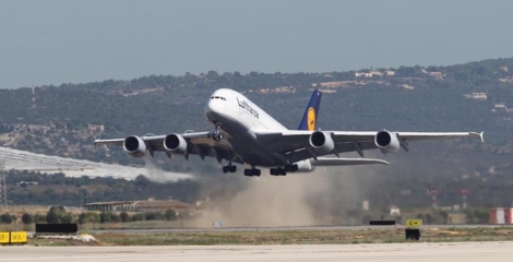 Un A380 de Lufthansa aterriza en Palma de Mallorca.