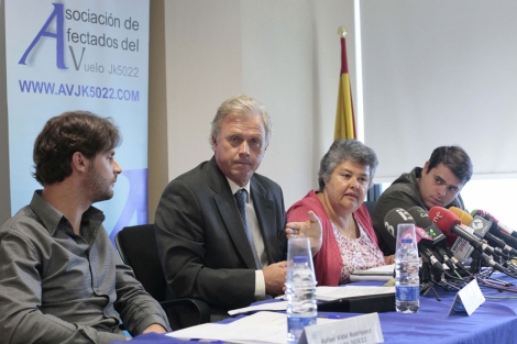 Pilar Vera, presidenta de la asociación de víctimas, durante la rueda de prensa. | Efe