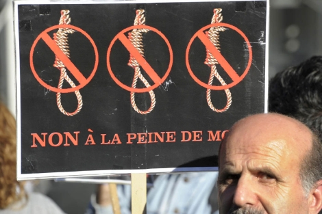 Pancarta expresando la condena hacia la pena de muerte. | ELMUNDO.es