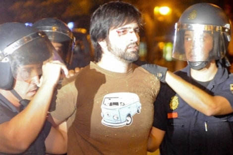 El periodista Gorka Ramos, detenido por la Polica. (Foto: G. Arroyo)