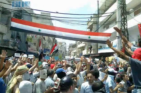Un grupo de sirios se manifiesta en Latakia. | Epa
