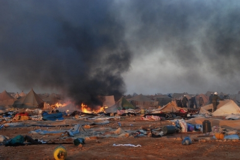 Los restos del campamento tras ser desmantelado en noviembre de 2010. | MAP