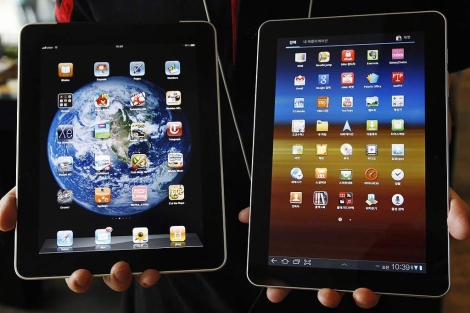 Imagen de un iPad y de una Samsung Galaxy Tab. | Reuters