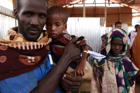 Un refugiado en la regin de Somalia cerca de la frontera con Etiopa. | Reuters