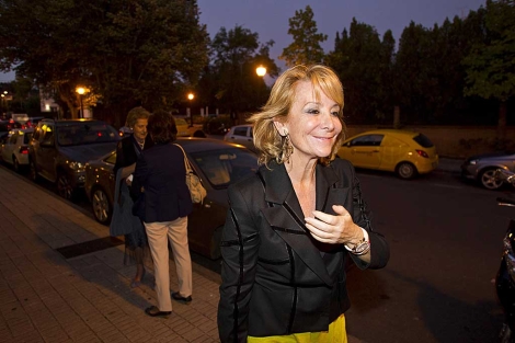 Esperanza Aguirre, antes de cenar con Cascos en Gijn. | Juan Carlos Romn