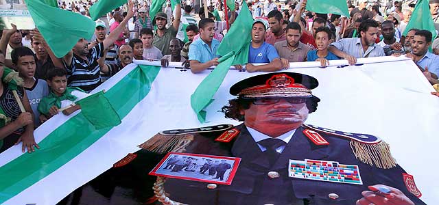 Un grupo de seguidores de Gadafi, el pasado julio en Trpoli. | Efe
