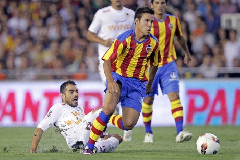 El centrocampista del Valencia Juan Bernat, durante el partido ante la Roma. | Efe