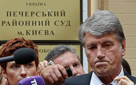 El ex presidente Viktor Yushchenko, hablando con los periodistas. | Afp