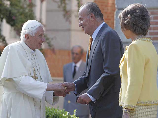 Los Reyes reciben al Papa en La Zarzuela. | Efe