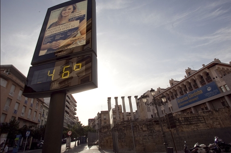 Un termmetro marcando 46 grados, este viernes, en Crdoba. | Madero Cubero