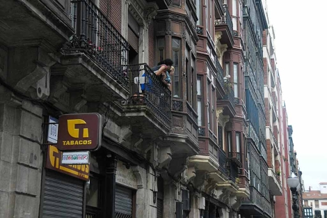 La calle de Bilbao donde una mujer ha sido asesinada. | P. Corral