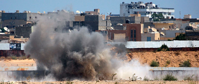 Explosin junto al complejo de Gadafi. | AP | VEA MS IMGENES