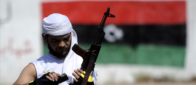 Un rebelde que lucha contra el rgimen de Muamar Gadafi en Trpoli. | Afp