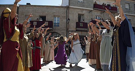 Los bailes medievales son una parte fundamental de la fiesta. | Efe