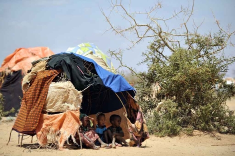 Nios somales en un refugio improvisado en el campo de Doolow, al sur de Somalia.| AFP
