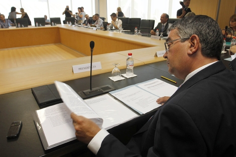 Jos Manuel Vela preside la mesa de negociacin con los sindicatos. | Jos Cullar