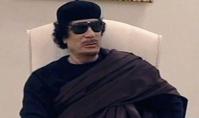 Muamar Gadafi en una aparicin el pasado mes de mayo en la televisin libia. | AP