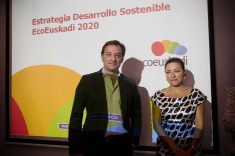Fernando Barrenechea y Virginia Mgica, en la presentacin de la estrategia. | Mitxi