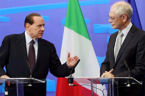 El primer ministro italiano (izq) junto al presidente del Consejo Europeo en la rueda de prensa conjunta que han ofrecido en Bruselas | AP