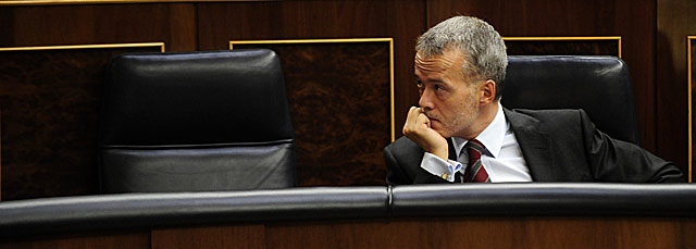 El ministro del Interior, Antonio Camacho, en la sesin de control al Gobierno. | Bernardo Daz