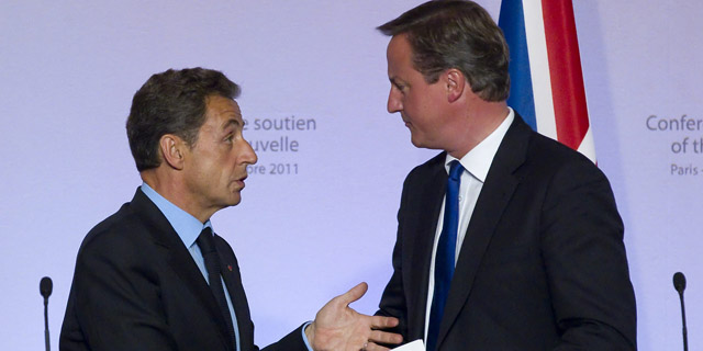Sarkozy y Cameron participan en una rueda de prensa durante la conferencia de apoyo a Libia. | Efe