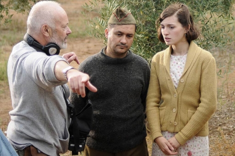 El director, Michael Radford, da instrucciones a los actores durante el rodaje. | Madero Cubero