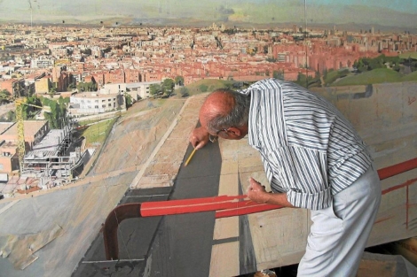 El artista trabajando en su obra antes de su exposicin en el Thyssen. | EL MUNDO