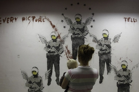 'Every picture tells a lie', de Banksy, tras su restauracin,.