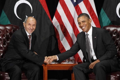 Obama saluda a Mustafa Abdul Jalil.| Reuters