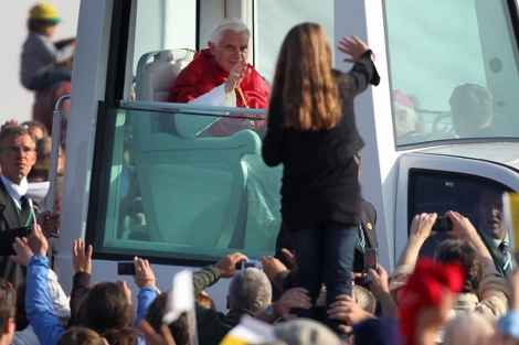 Benedicto XVI en el aeropuerto de Friburgo.| Afp