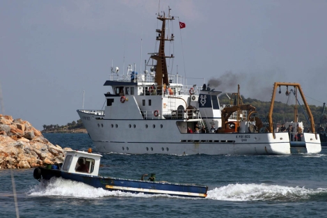El buque turco Piri Reis saliendo del puerto de Izmir. | Afp