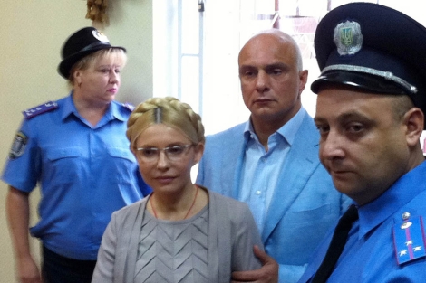Yulia Timoshenko en el tribunal de Kiev donde la juzgan por malversacin de fondos. | Afp