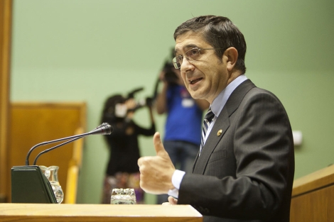 Patxi Lpez, en un momento de su discurso en el Parlamento Vasco. | Efe