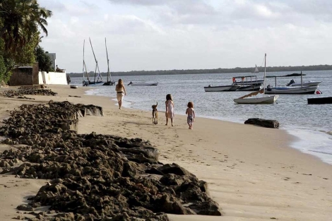 Imagen de la playa del resort Kiwayu Safari Village.| Reuters