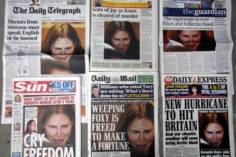 Imagen de las portadas de peridicos britnicos tras la absolucin de Knox. | Ap