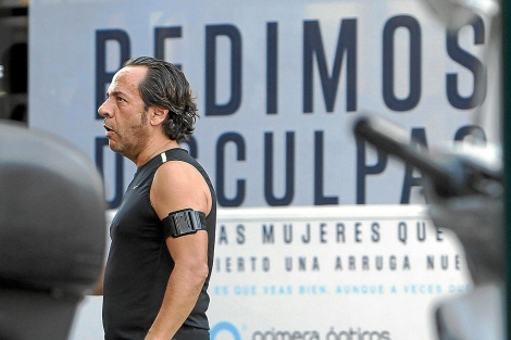 lvaro Prez, 'El Bigotes', por las calles de Valencia. | Jos Cullar