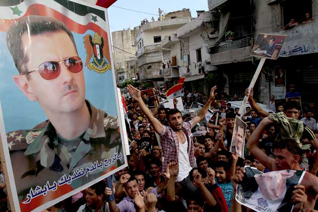 Una manifestacin a favor del presidente sirio, Bashar Asad, en un barrio de Beirut. | Afp