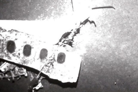 Parte del fuselaje del avin de Air France accidentado. | Efe/BEA