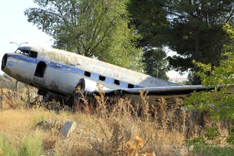 Imagen de uno de los aviones abandonados en Barajas. (Efe)