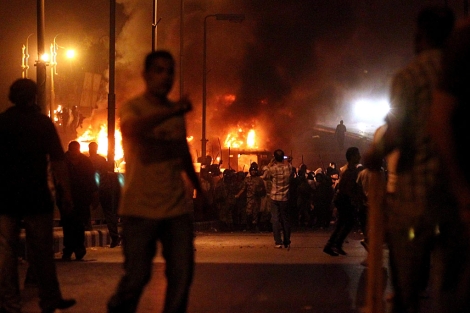 El Ejército se despliega en una protesta de cristianos coptos, hoy, en El Cairo. | Efe