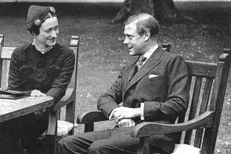 Los duques de Windsor descansan en su jardn, en 1937. | ELMUNDO.es