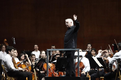 Barenboim, en un concierto en la Plaza Mayor de Madrid. | O. Monzn