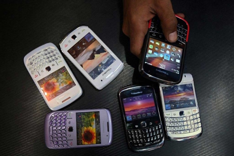 Dispositivos BlackBerry en La India. | Reuters