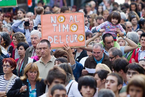Manifestacin en Bilbao de 'indignados' con los polticos y la crisis. | Mitxi