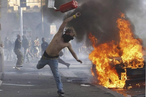 El joven, durante los disturbios del 15-O en Roma. | Efe