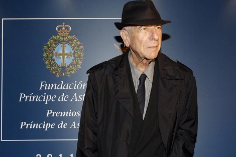 Leonard Cohen, anoche, a su llegada a Oviedo. | Efe