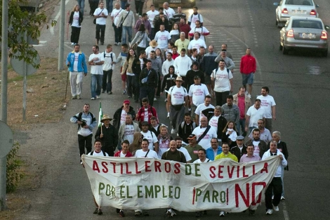 Los trabajadores de Astilleros que participan en la marcha. | Efe